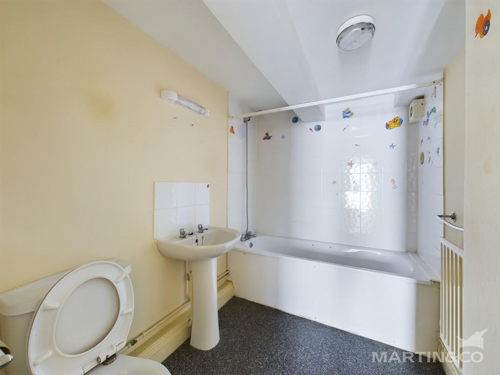 Flat 2 Bathroom