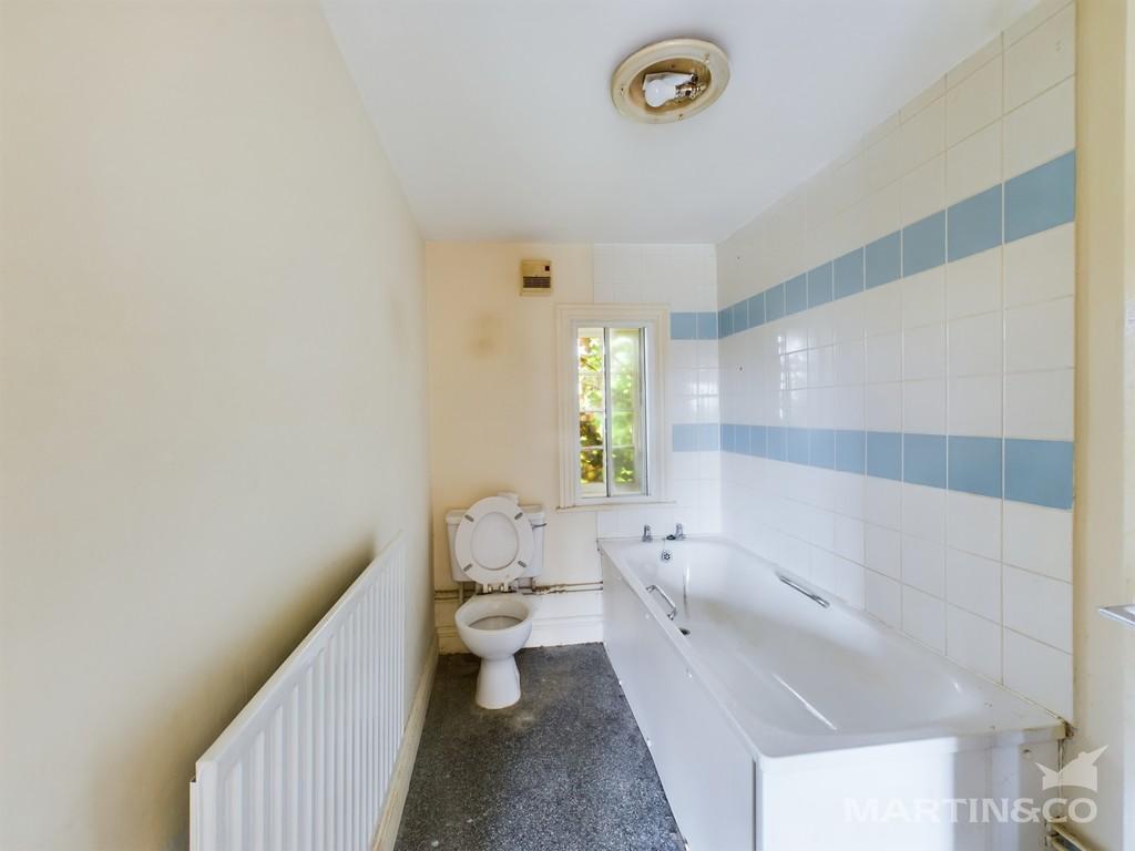 Flat 6 Bathroom