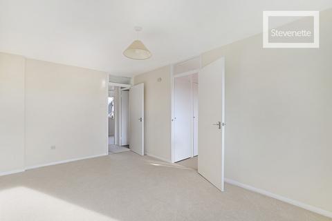 1 bedroom apartment for sale, Droveway, Loughton