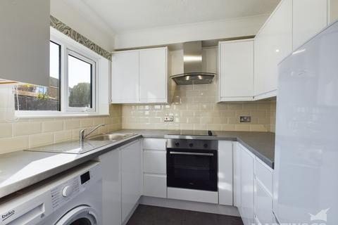 1 bedroom ground floor maisonette for sale, Mants Farm Court, 123 Rose Green Road