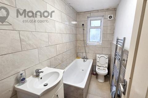 2 bedroom ground floor flat for sale, Gainsborough Avenue, Manor Park, E12 6JN