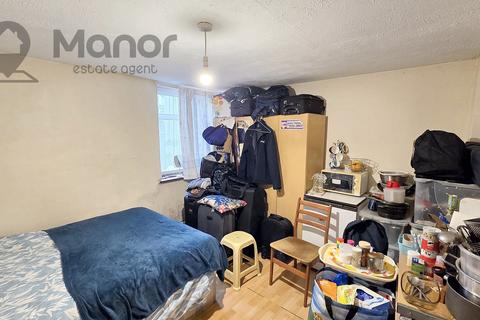 2 bedroom ground floor flat for sale, Gainsborough Avenue, Manor Park, E12 6JN