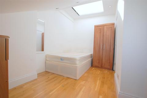 1 bedroom apartment to rent, Fordwych Road, London