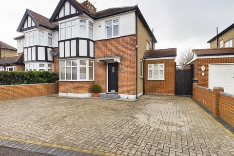 3 bedroom semi-detached house to rent, North View, Eastcote, HA5