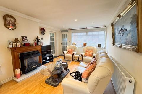 3 bedroom detached house for sale, Glenmore Avenue, Burntwood, WS7 4UW