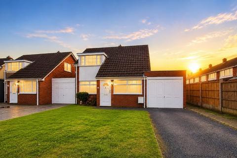 3 bedroom detached house for sale, Glenmore Avenue, Burntwood, WS7 4UW