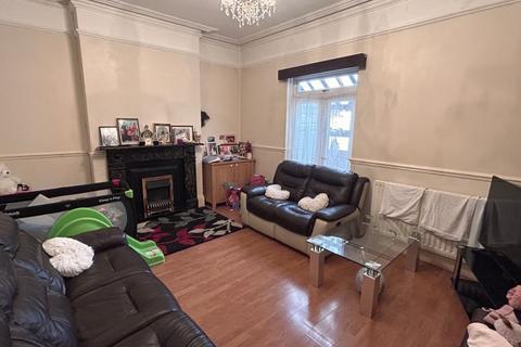 4 bedroom end of terrace house for sale, South Road, Hockley, Birmingham, B18 5NA