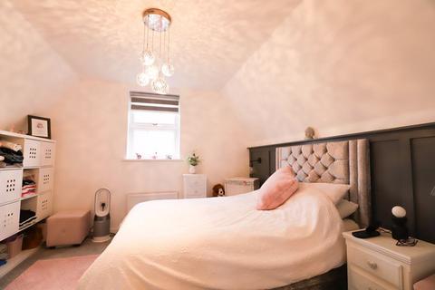 35 Dart Avenue, Exeter, EX2 7FX