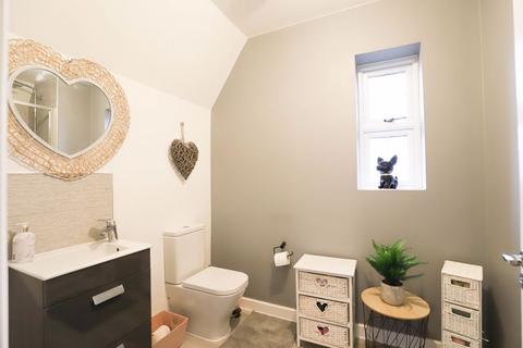 35 Dart Avenue, Exeter, EX2 7FX