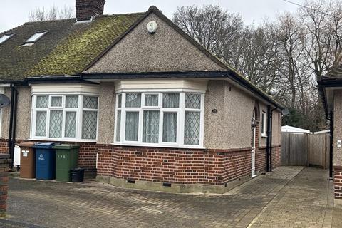 2 bedroom bungalow to rent, Manor Park Drive, Harrow