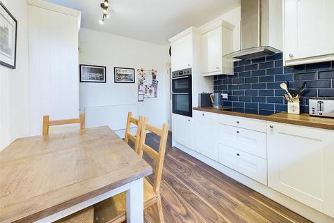 92 Henry Road, Gloucester, GL1 3DX