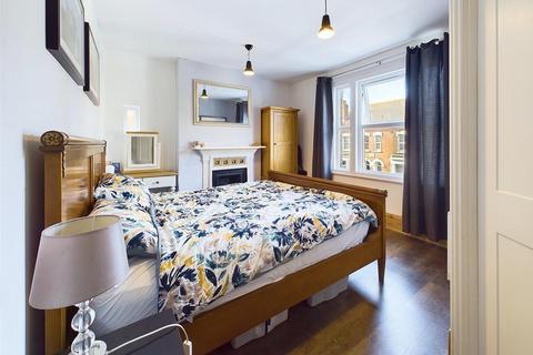 92 Henry Road, Gloucester, GL1 3DX