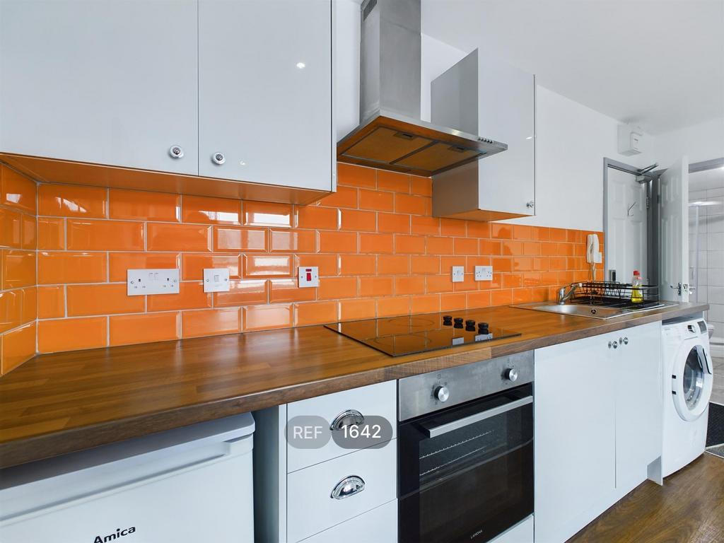 Kitchen &amp; Living area