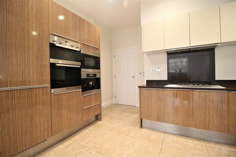 2 bedroom apartment to rent, Royal Connaught Drive, Bushey WD23