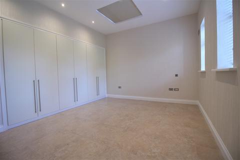 2 bedroom apartment to rent, Royal Connaught Drive, Bushey WD23