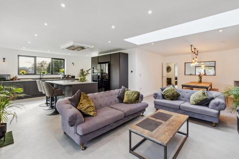 10 Lower Ridge, Bourne End, SL8 5BL
