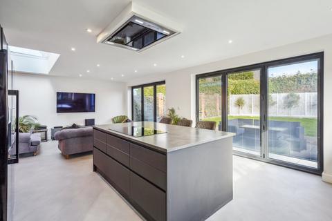 10 Lower Ridge, Bourne End, SL8 5BL
