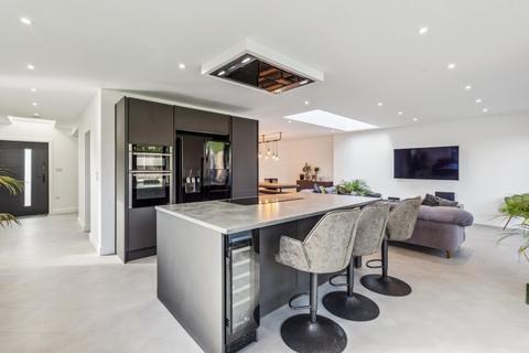 10 Lower Ridge, Bourne End, SL8 5BL