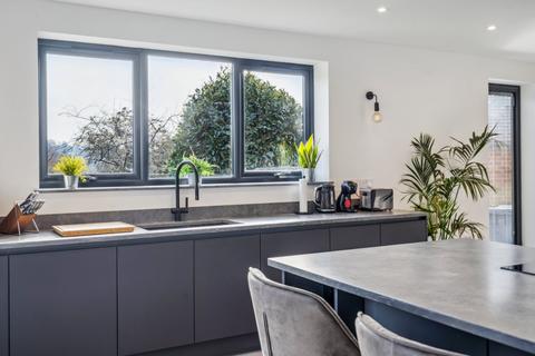 10 Lower Ridge, Bourne End, SL8 5BL