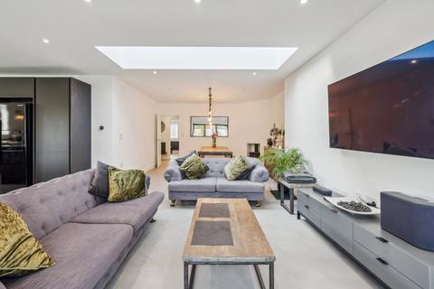 10 Lower Ridge, Bourne End, SL8 5BL