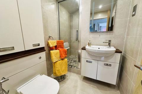 2 bedroom apartment for sale, Pine Street, Heywood