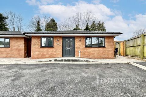 2 bedroom detached bungalow to rent, Hallam Street, West Bromwich B71