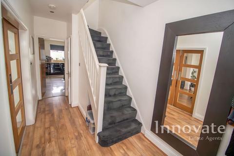 4 bedroom semi-detached house for sale, New Birmingham Road, Oldbury B69