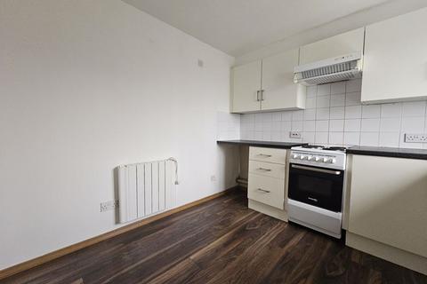 2 bedroom apartment to rent, Bowers Walk, Beckton E6