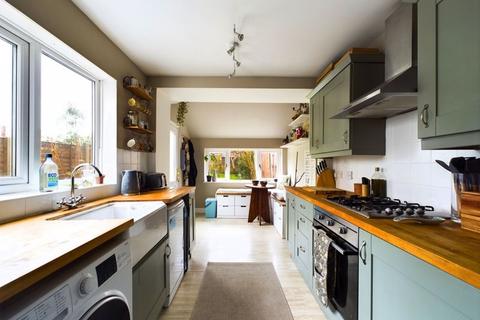 13 Kitchener Avenue, Gloucester, GL1 5EN