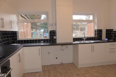 3 bedroom house to rent, Duchess Street, Oldham OL2