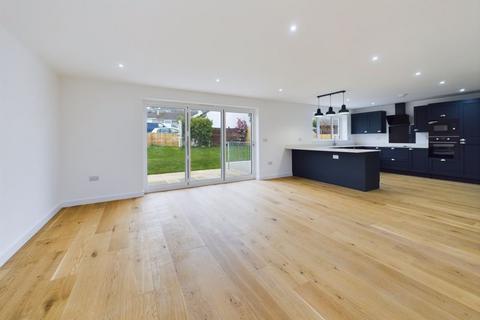 Merriporth, 23a Meneth, Gweek, Helston, TR12 6UW