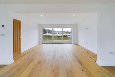 Merriporth, 23a Meneth, Gweek, Helston, TR12 6UW
