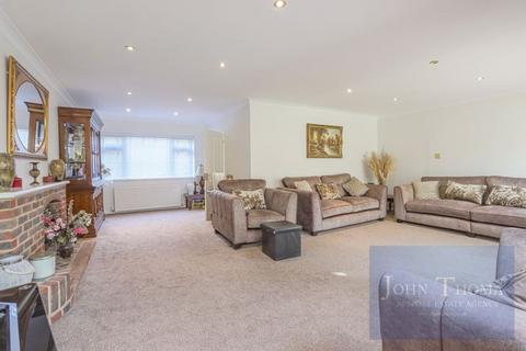 4 bedroom detached house for sale, Lodge Close, Chigwell IG7