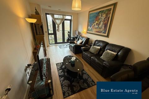 2 bedroom apartment to rent, Tentelow Lane, Southall, UB2