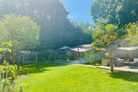 5 Birch Close, Hildenborough, Tonbridge, TN11 9DU