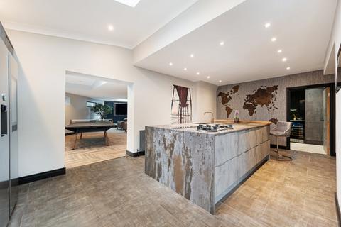 5 bedroom semi-detached house for sale, Hall Lane, Horsforth, Leeds, West Yorkshire, LS18