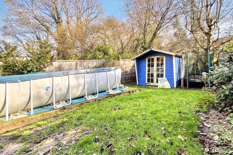 12 Greenfield Close, Liphook, GU30 7QF