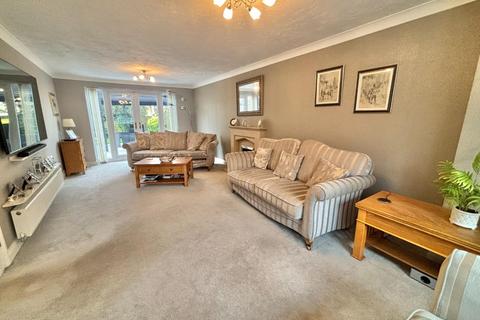 26 Camelot Way, Northampton, NN5 4BG