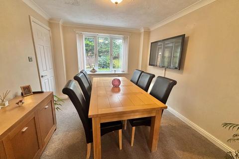 26 Camelot Way, Northampton, NN5 4BG