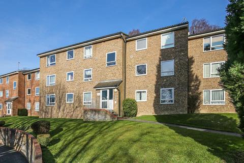 26 Montana Close, South Croydon, CR2 0AT