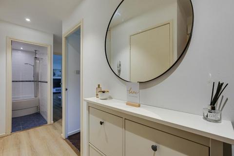 26 Montana Close, South Croydon, CR2 0AT