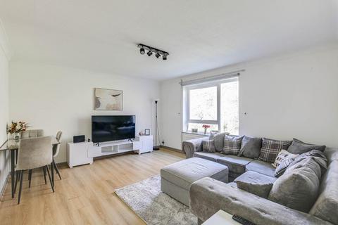 26 Montana Close, South Croydon, CR2 0AT