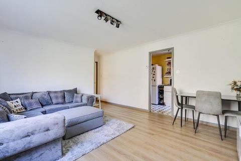 26 Montana Close, South Croydon, CR2 0AT