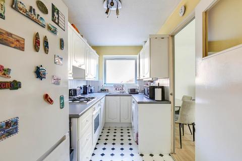 26 Montana Close, South Croydon, CR2 0AT