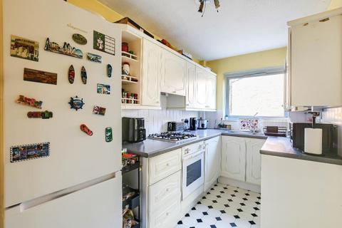 26 Montana Close, South Croydon, CR2 0AT