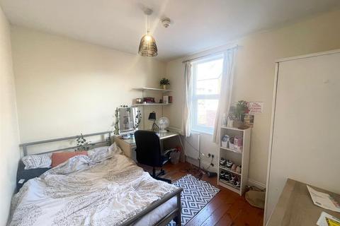 5 bedroom terraced house to rent, £125pppw excl bills - 5 Bed on Bute Avenue 25/26 Academic Year