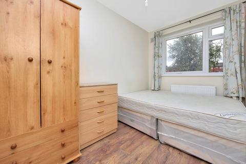 4 bedroom terraced house to rent, Forsyth Gardens, Kennington, Southwark, London SE17