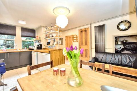 16 Pearson Terrace, Leeds, LS6 1HZ