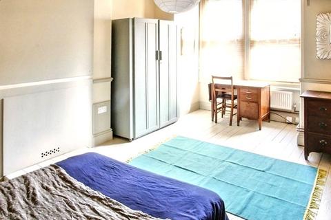 16 Pearson Terrace, Leeds, LS6 1HZ