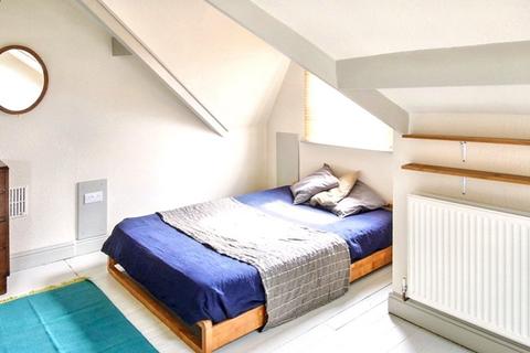 16 Pearson Terrace, Leeds, LS6 1HZ